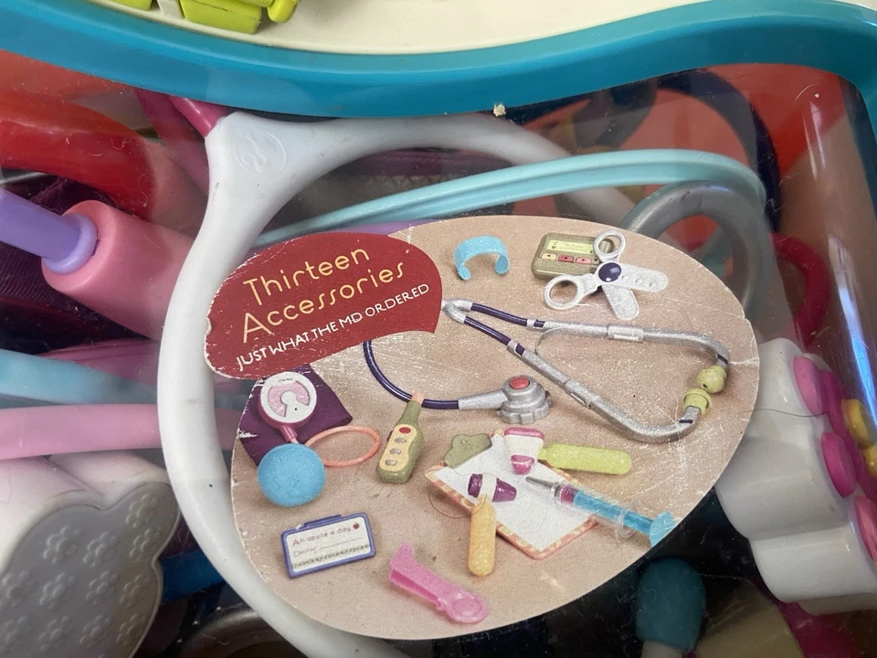 BATTAT B. ~ WEE MD ~ JUEGO MÉDICO CON ESTUCHE PARA LLAMADAS A DOMICILIO Y 12 HERRAMIENTAS MÉDICAS ~ Foto 3 de 4