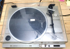 Hitachi Turntable HT- 20S With Stylus Platter Spins With Stylus Wear / Stains