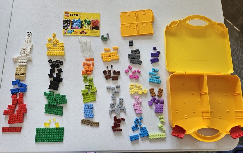 Lego Classic - Ages 4+: Creative Suitcase 10713, 100% Complete w/Manual & Case