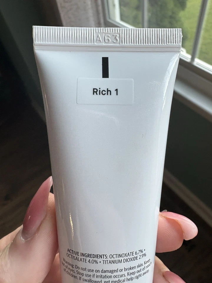 Bobbi Brown Vitamin Enriched Skin Tinted Moisturizer SPF 15 (RICH 1) 1.7oz/50ml - Image 4 of 4