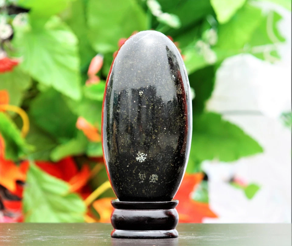150MM Black Nuummite Stone Sorcerer’s Stone Healing Power Metaphysical Lingam - Image 3 of 4
