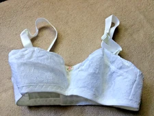 Jeunique  32D  White Lace Soft Cup Bra Style J30 NIB
