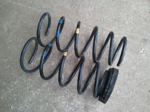 Hyundai i10 Bj2011 Feder Federn Federnsatz für Hinterachse   60tkm