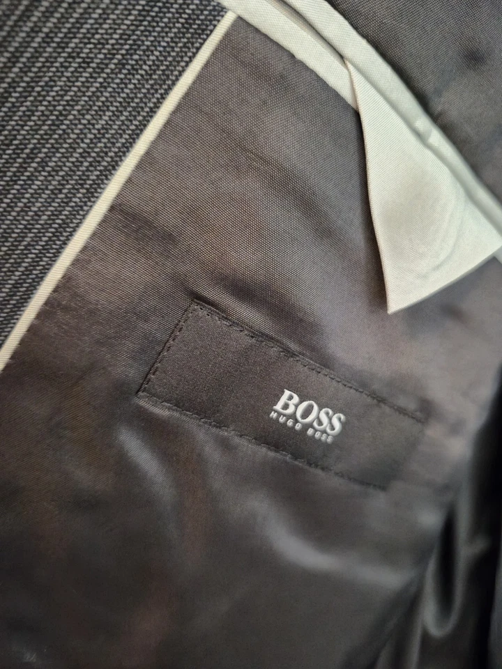 Nuevo con etiquetas Traje HUGO BOSS Diseñador Super 100 Para Hombre Doble Pecho LANA VIRGEN 44R Foto 4 de 4