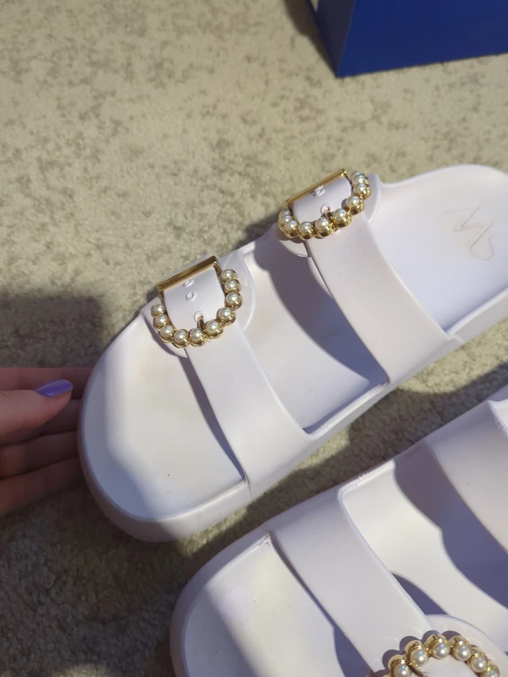 Women's Stuart Weitzman Sz. 11 Slide w/Pearl Buckle - Lavender Excellent Cond.  - Image 4 of 4