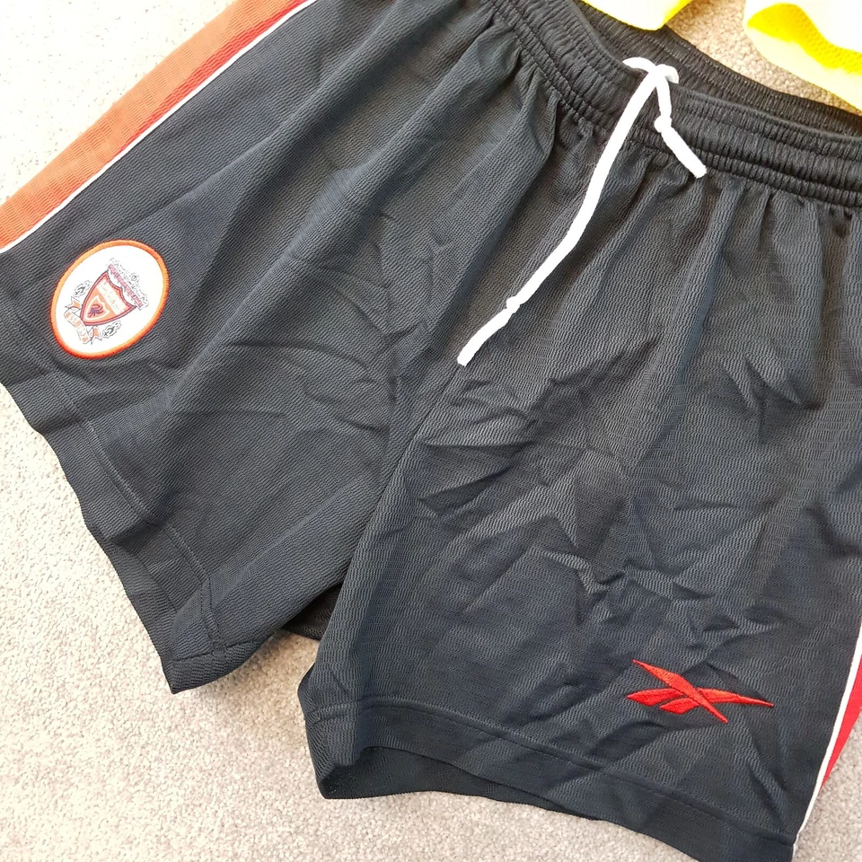 Liverpool Football Shorts 28 XS Yellow Blue Reebok VTG 1997/98 Away x2 - Image 3 of 4