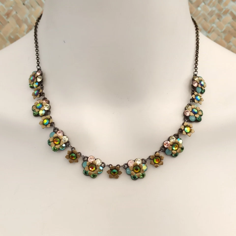 Colar Michal Negrin flores coloridas verde pastel azul tons cristais boho - Imagem 2 de 4