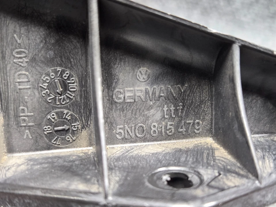 2015-2018 奥迪 Q3 四轮车前右侧机舱空气输入屏幕原始设备制造商 — 第 4/4 张图片