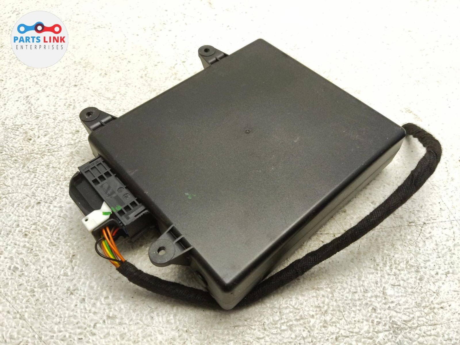 2016-20 BENTLEY BENTAYGA CARGATE REMOTE ECU CONTROL MODULE PLUG ASSY 36A035008