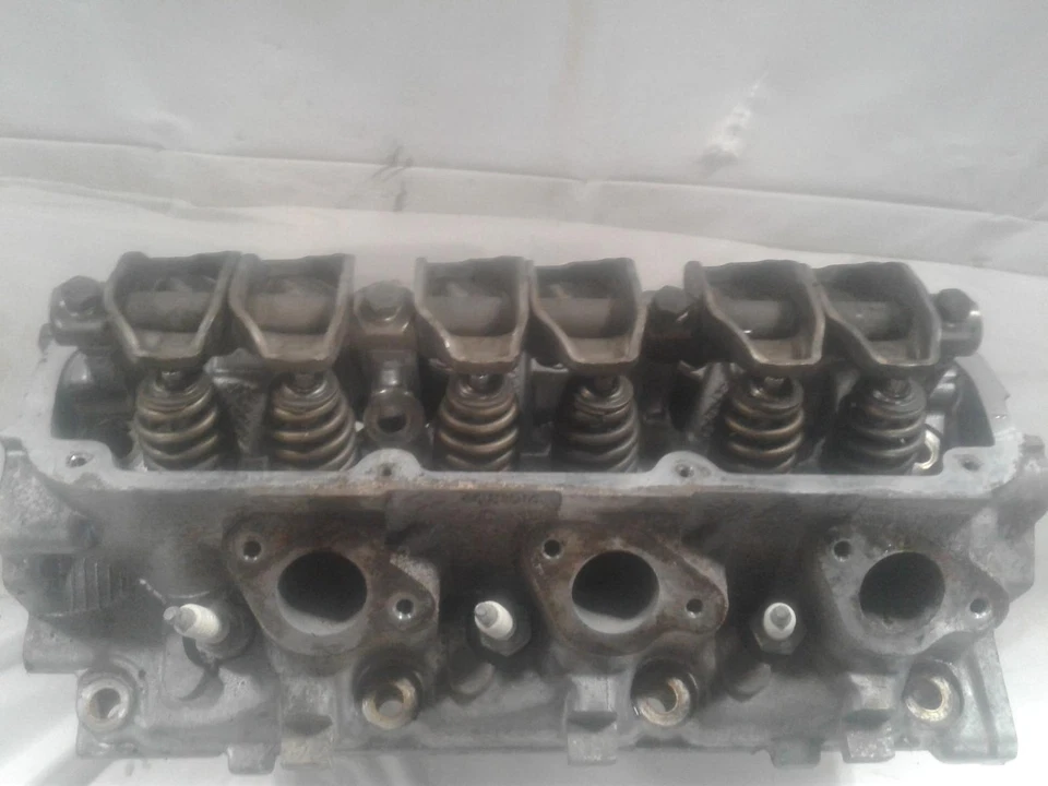 Used Engine Cylinder Head fits: 1994 Dodge Caravan 6-201 3.3 Grade A Foto 3 de 4