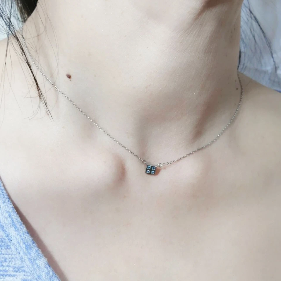 Collar de platino fino con diamante azul solitario, 16 pulgadas, Mark MK Foto 4 de 4