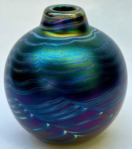 Art Glass Signed Baker ? Iridescent Vase - Picture 2 of 6