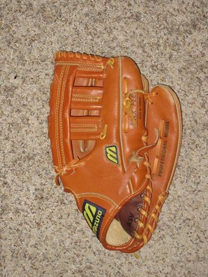 Mizuno MM1300 North American Steerhide Professional Model Baseball Glove - RHT
