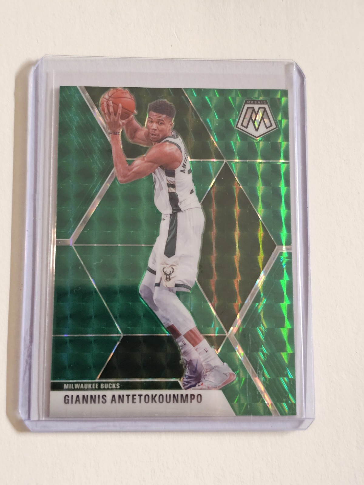 2019-20 Panini Mosaic #75 Giannis Antetokounmpo Green Prizm ✨️Ships Next Day