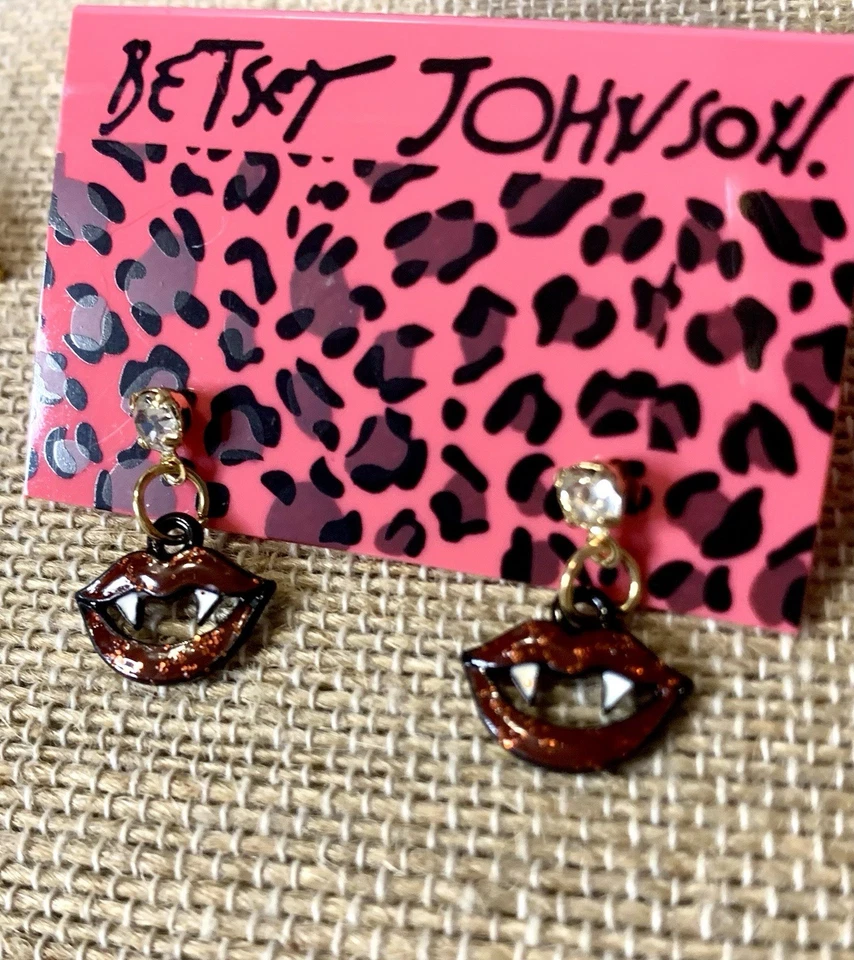 Pendientes Betsey Johnson Labios Vampiro Esmalte Gota Cuelga Pasador Halloween Foto 3 de 4