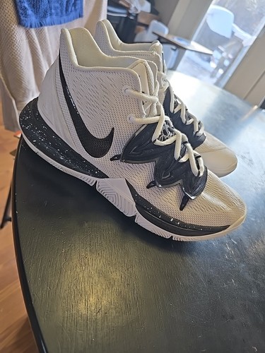 Size 8 - Nike Kyrie 5 TB White NO OG BOX!! OPEN TO OFFERS!! VERY CLEAN!! - Picture 1 of 15
