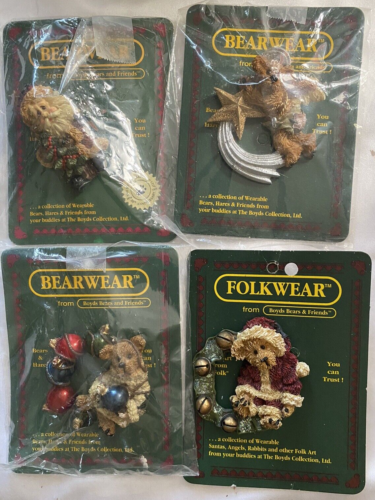 Lote de cuatro prendedores coleccionables Boyds Bearwear Folkwear en paquete original 1995