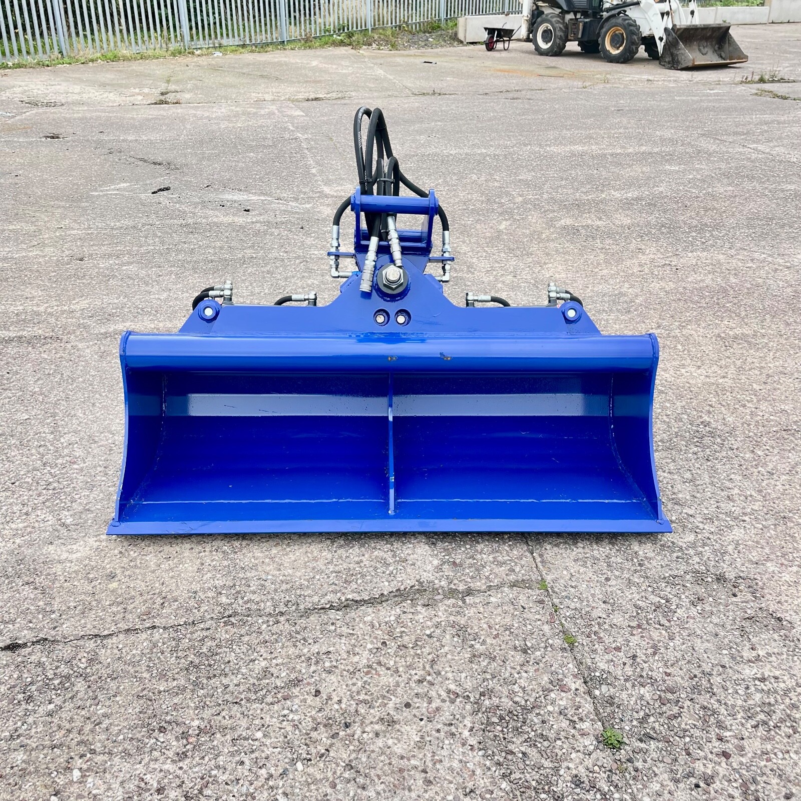 New Tilting Grading Bucket for 8 tonne Excavator eBay