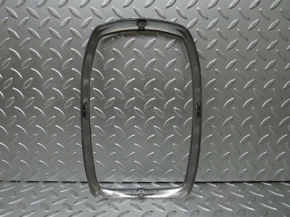 ♥23494♂ Mercedes-Benz W114 280E Faro Marco Cromado Hella 100710 Foto 4 de 4