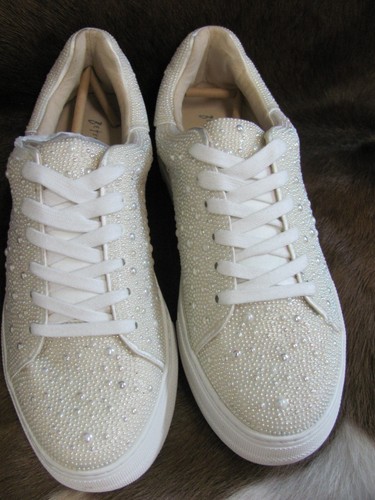 BETSEY JOHNSON BEADED SNEAKERS (BOX NOT IN GOOD CONDITION) SIZE 9.5 M - Picture 3 of 11