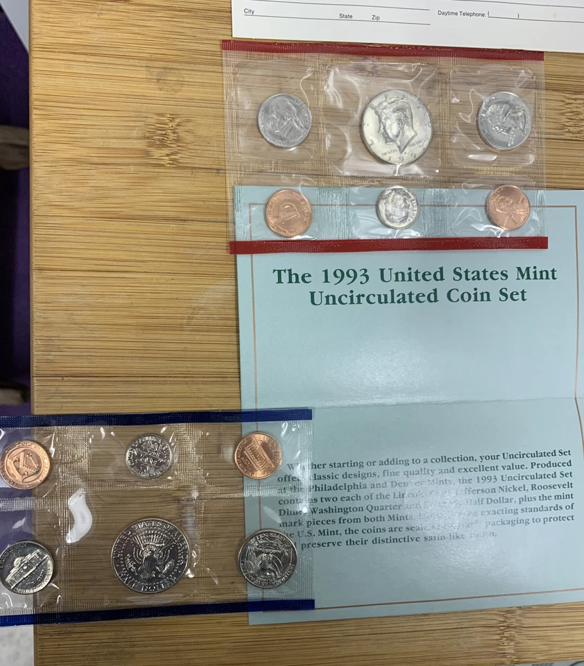 2 1993 US Mint  Coin Uncirculated Set Complete Philadelphia & Denver (A14) - Image 3 of 4