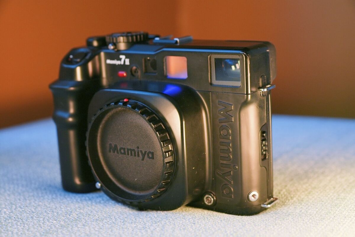 Mamiya 7 II Medium Format Rangefinder Film Camera - Black Mamiya 7 II Medium Format Rangefinder Film Camera - Black