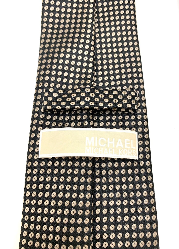 Corbata Michael Kors para hombre 3,5” con corbata negra dorada 100 % seda excelente estado Foto 4 de 4