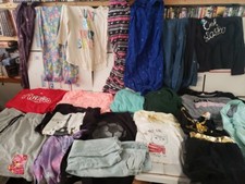 Lot Of 40 Vintage BULK CLOTHING RESELLER WOMENS Girls KIDS TOPS BOTTOMS T4 394