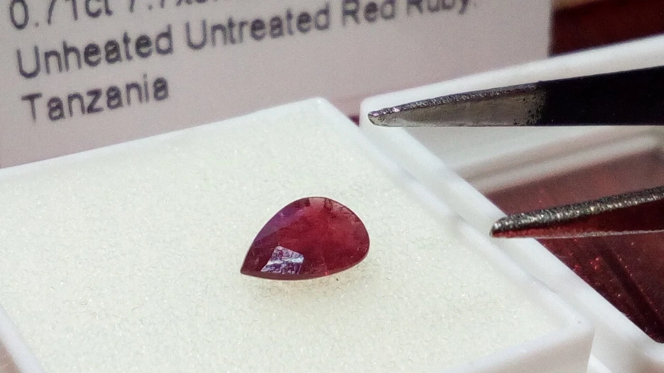 Rubí natural Tanzania talla Pera 0.71 Cts. - Imagen 4 de 4