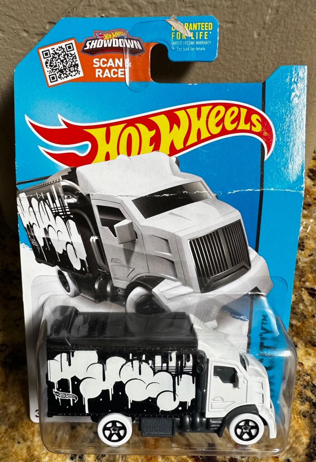 2015 Hot Wheels #28 HW City-HW Art Cars HIWAY HAULER 2 White/Black w/WhiteWheels