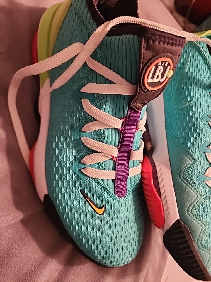 Nike LeBron 16 Low Air Max Trainer 2 Men's 7.5/Women's 9.5