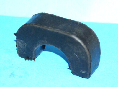 68-8017 Tankgummi auf Rahmen Fuel Tank mounting rubber U shape BSA A65 B44