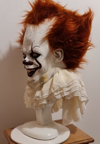 1:1 Pennywise Bust - from IT - Overhauled Trick or Treat Studios Mask. - Picture 4 of 7