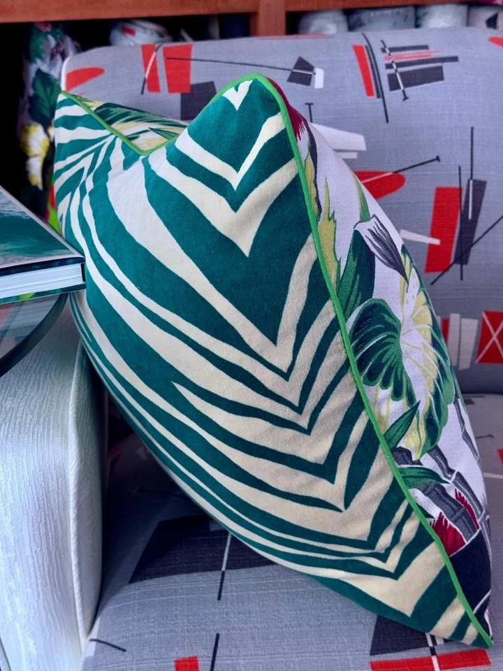 Glammy Panther & Palms Swank 艺术装饰迈阿密海滩树皮布复古枕套 — 第 2/4 张图片