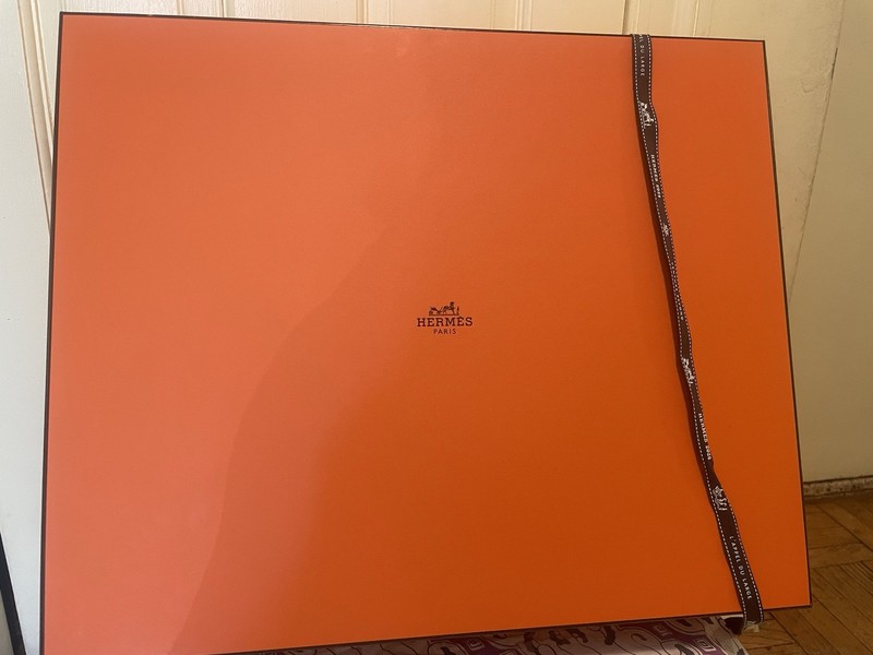 Authentic Hermès Orange Empty Box 252 18 x 15 x 4" w ribbon.  PRICE PER BOX