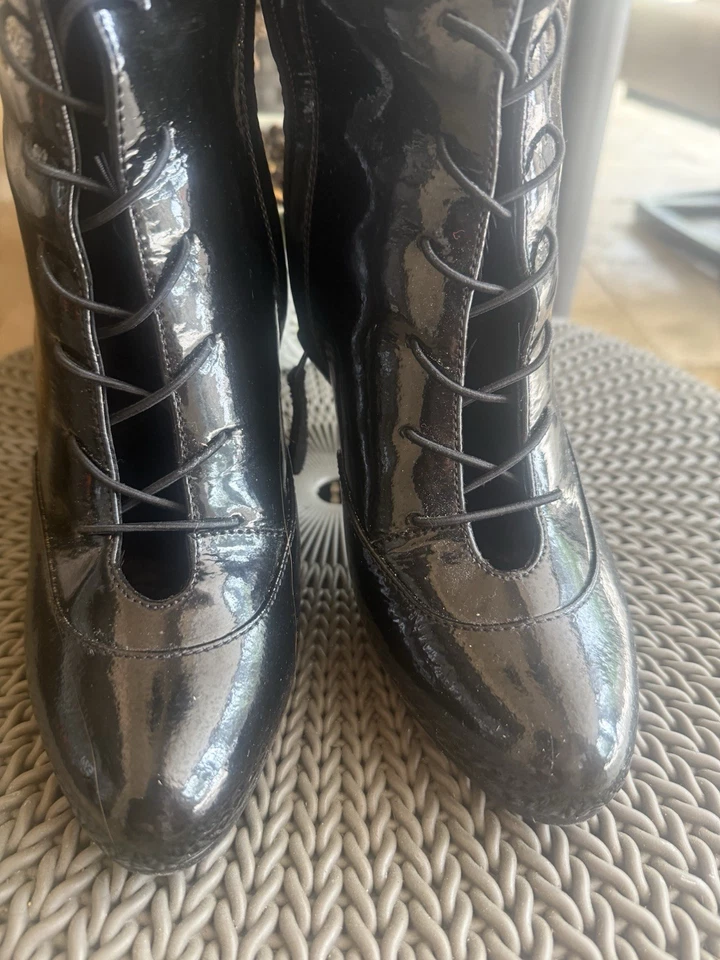 ALEXANDER MCQUEEN Negro Charol Cuero, Rodilla - Botas Tacón Alto Para Mujer Talla US 7 Foto 2 de 4