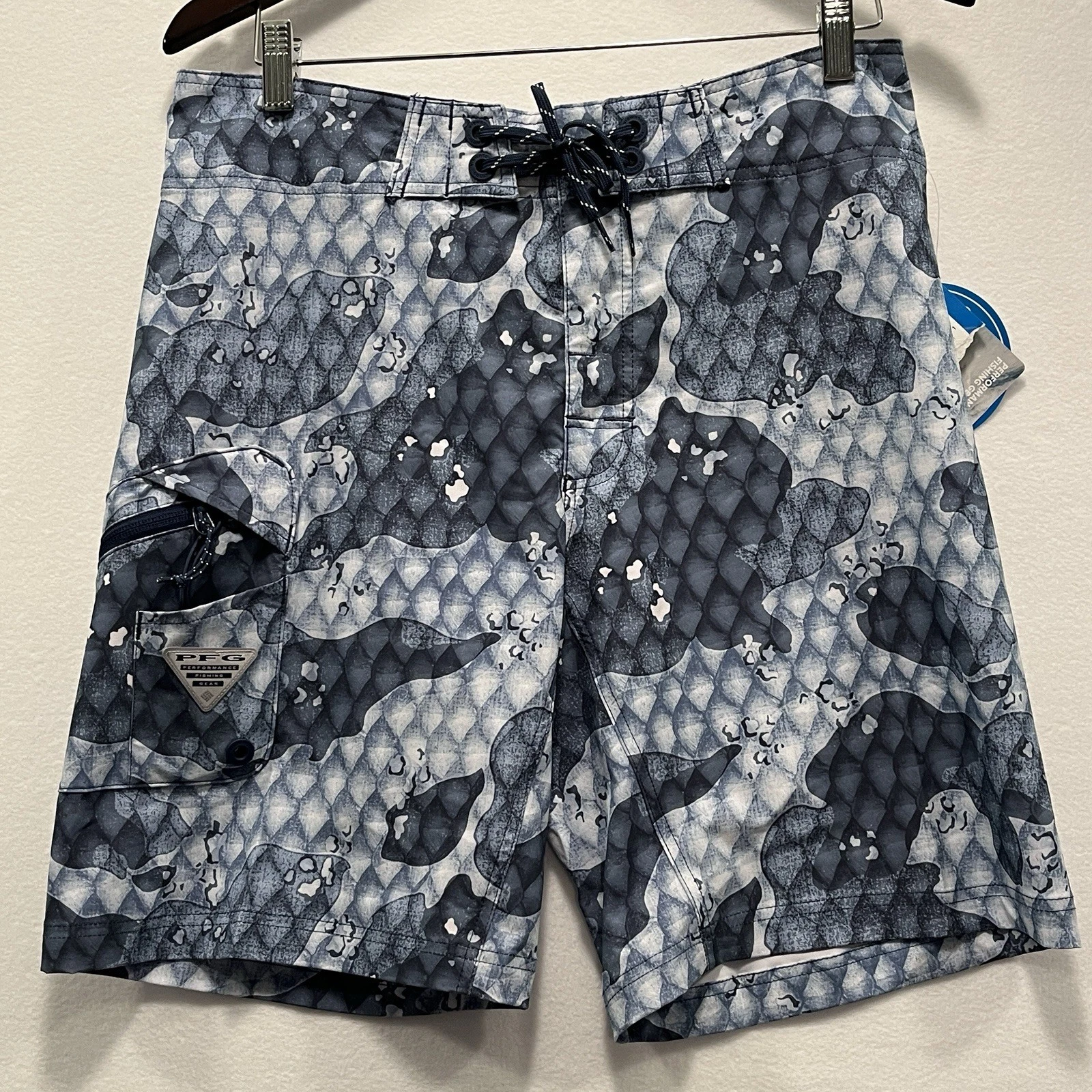 Columbia Mens Shorts Performance Fishing Gear Size 32 Bottle Opener NWT