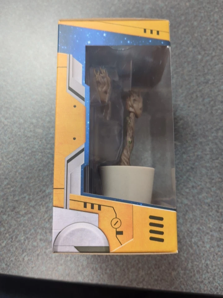 GUARDIANES DE LA GALAXIA~LITTLE GROOT~FIGURA ESCALA CUARTO~HOT TOYS Foto 2 de 4