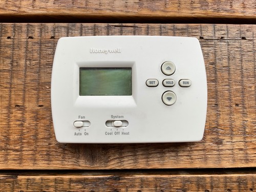Honeywell PRO 4000 5-2 Programmable Thermostat TH4110D1007