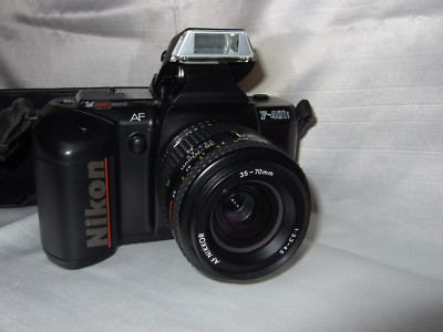 NIKON F 401s mit Nikkor AF 35-70mm 1:3.3-4.5 Spiegelreflexkamera