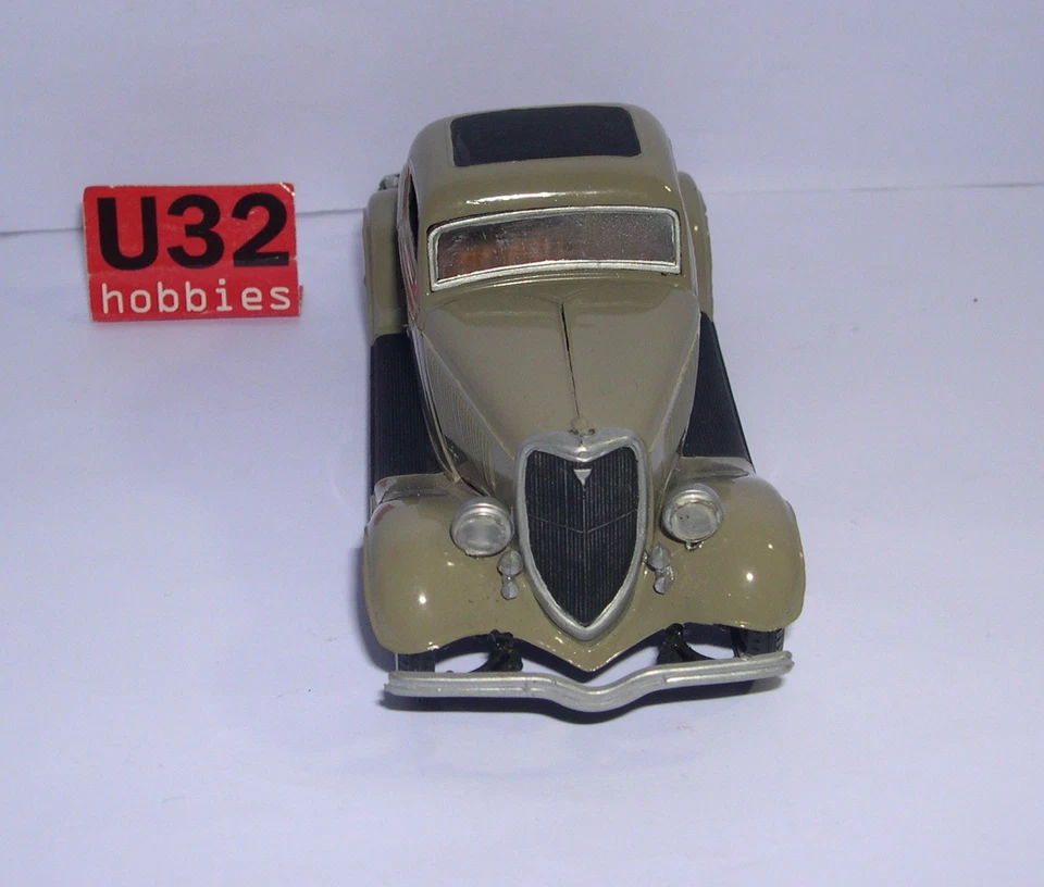 Kit de construcción Lindberg 21119 calibre N 1/32 57' Ford cupé montado Foto 2 de 4