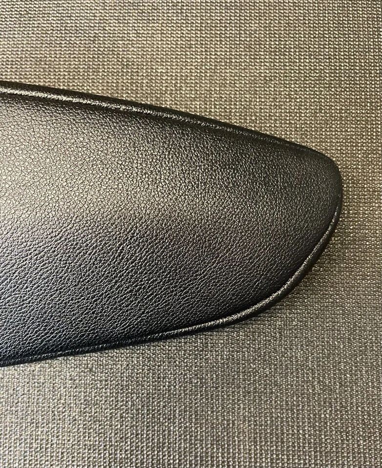 2011 2012 2013 2014 2015 TOYOTA SIENNA 2ND ROW SEAT ARM REST RIGHT/H BLACK  OEM - Image 3 of 4