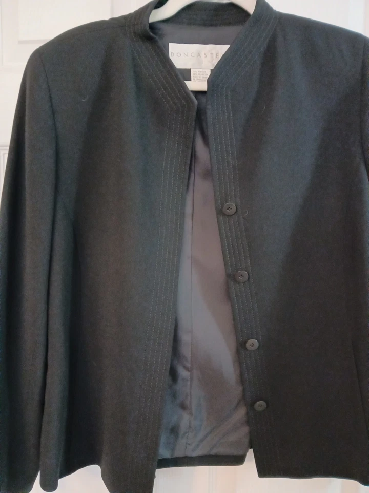 Blazer negro con cinturón Doncaster talla 8 Foto 2 de 4