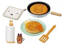 Adult Collectible Miffy Natural Kitchen Mini Figure 4 Pour Plenty of Syrup Colle