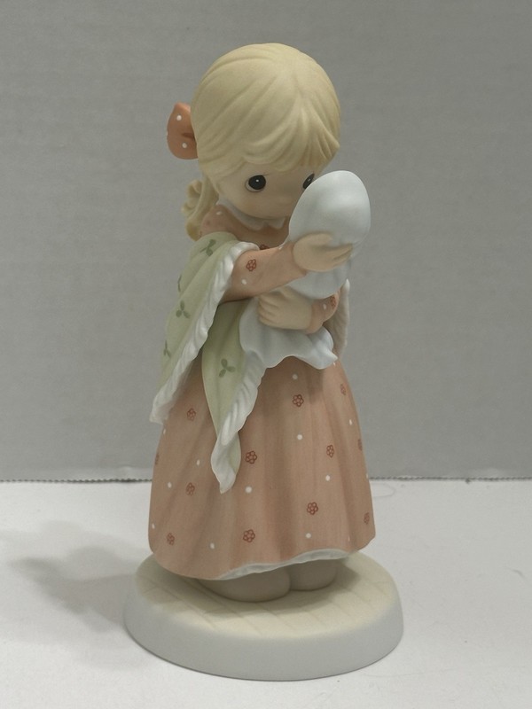Precious Moments “A Love Like No Other”  Figurine 1st Edition 681075 1999