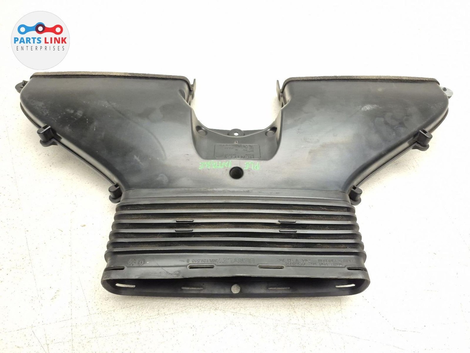 2016-20 BENTLEY BENTAYGA INTAKE DUCT AIR CLEANER PIPE 6.0L W12 ENGINE MOTOR 636