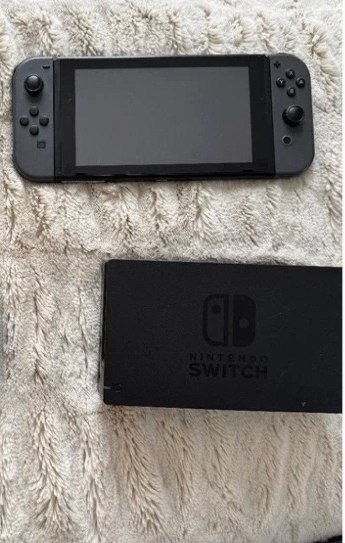 Nintendo Handheld System - Black USED BUT VERY VERY GOOD CONDITION! Barely Used