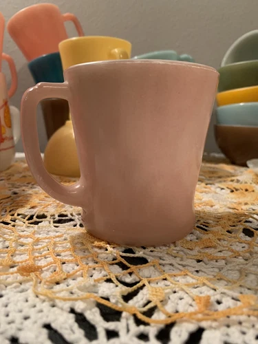 1/ FIRE KING Anchor Hocking ROSE MAUVE D HANDLE MUG HTF