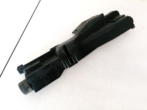 Radiator mount bracket
