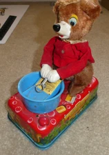 Vintage 1950s Y Japan Battery Operated Bubble Blowing Washing Bear 8" Tall